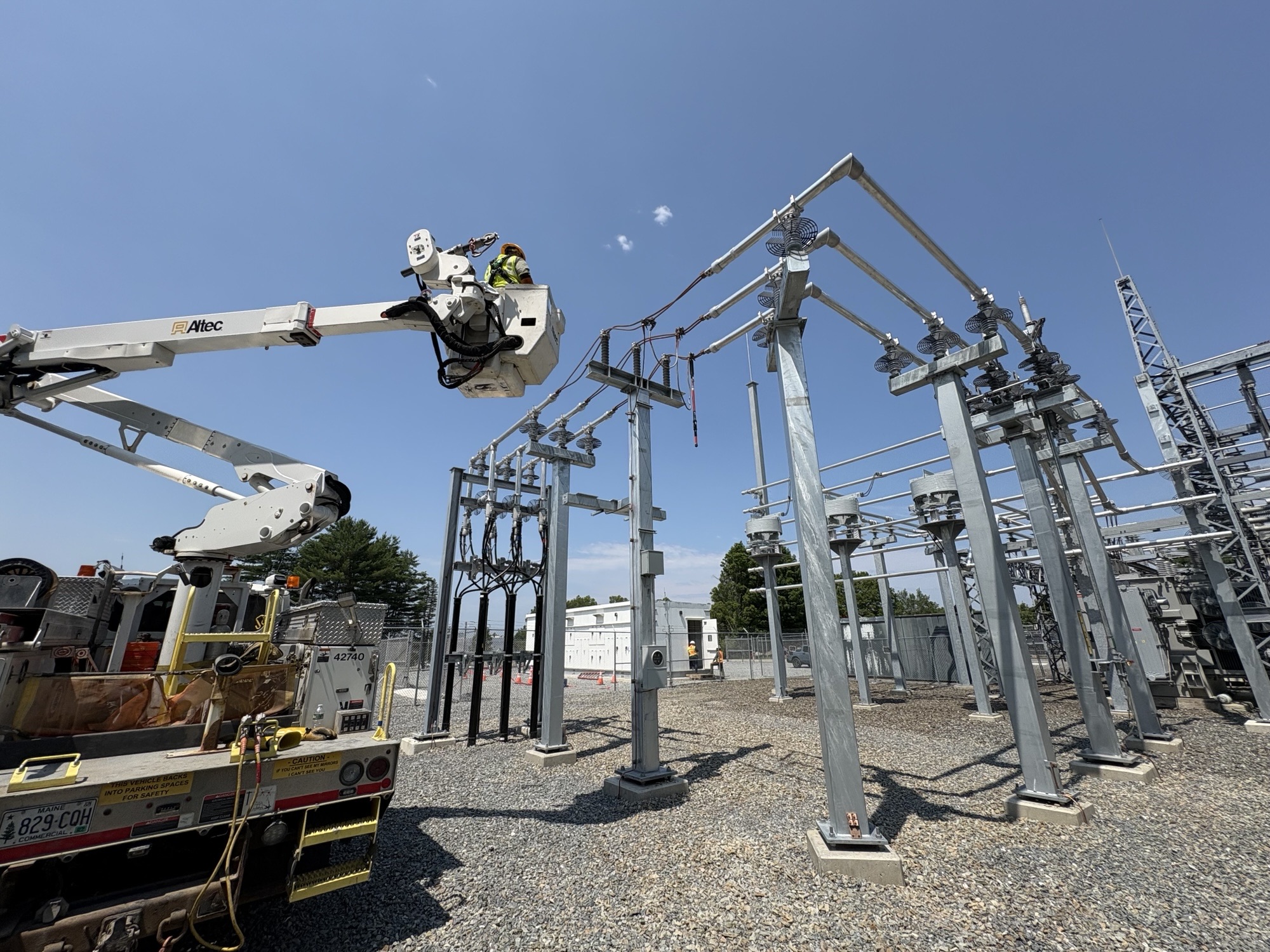 Versant Power power truck working on an electrical substation